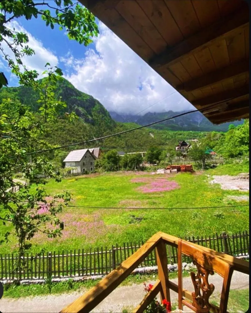 Mikel Center Theth Guesthouse Πανσιόν